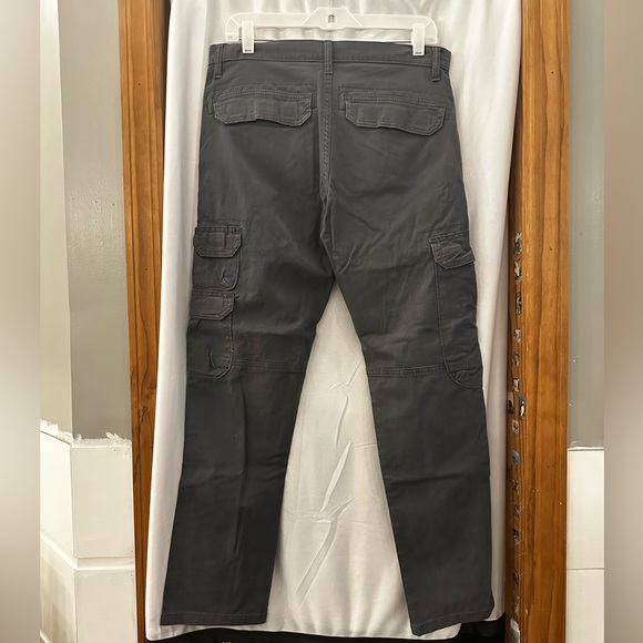 Men’s Wrangler Tapered Cargo Pants - Picture 2 of 4